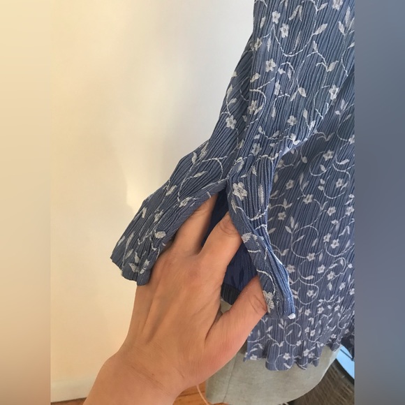 Drapers and Damons Blue /White Embroidered Flowers Collared Button Top Size P XL - Picture 6 of 12